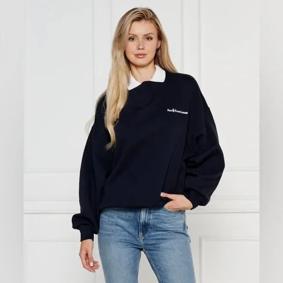 Polo Ralph Lauren Fleece LogoSweatshirt in Navy similar to Taylor Swift’s gold